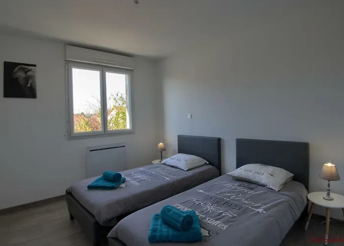 Montalieu Sejour 2 Maisons, Les Tulipes Ou Les Bambous